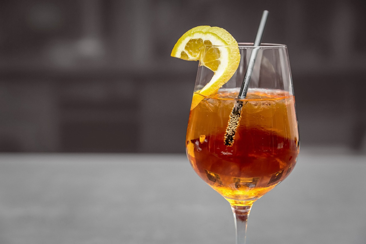 Un rhum arrangé réalisé avec de bons sirops et liqueurs gagne en complexité